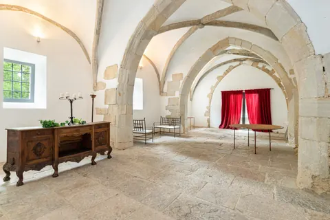 Medieval Ranch/Farm 16th century. Medieval Palace, 10 bedrooms in Belas real estate for sale For Super Rich