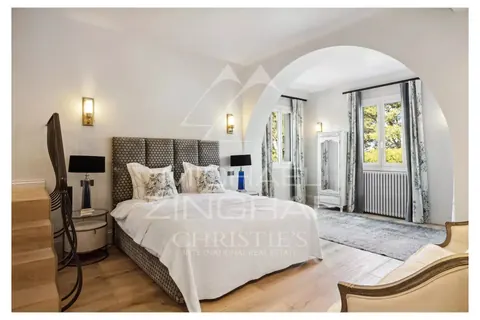Bastide Villa Built 1920 hillside panoramic view of the sea and the Esterel mountains, 13 bedrooms in Mougins - French Riviera photos for sale For Super Rich