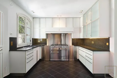 Luxury Villa Panoramic View 10mn to the Croisette, 8 bedrooms in Cannes value for sale For Super Rich