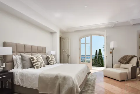 Luxury Villa Panoramic View 10mn to the Croisette, 8 bedrooms in Cannes deal for sale For Super Rich