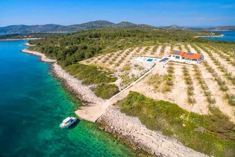 Luxury Villa first row to the sea on a small island waterfront, 5 bedrooms in Zadar Used for sale For Super Rich