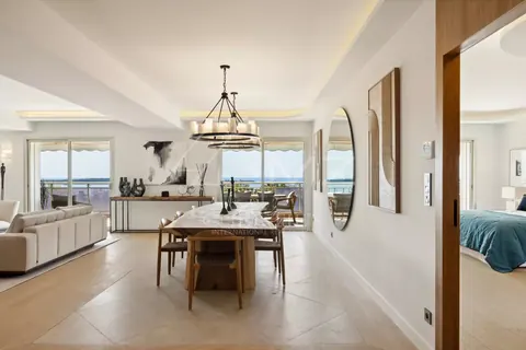 Elegant Villa Heart Californie Jacuzzi overlooking the sea, the Lérins islands and Palm Beach, 4 bedrooms in Cannes Classified ads for sale For Super Rich