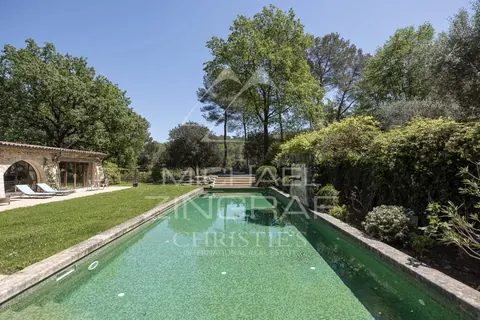 Country Ranch/Farm halfway between Cannes and Monaco haven of peace, 7 bedrooms in Roquefort-les-Pins luxury for sale For Super Rich