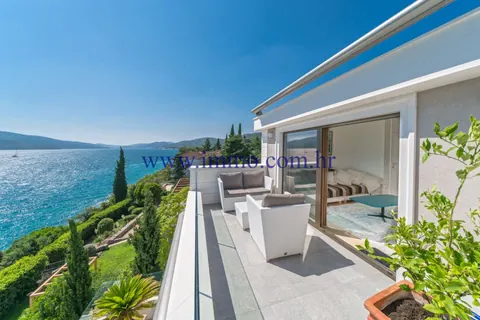 Luxury Villa Direct seafront terrace overlooking the sea, 5 bedrooms in Trogir