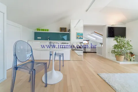 Luxury Villa Direct seafront terrace overlooking the sea, 5 bedrooms in Trogir available for sale For Super Rich