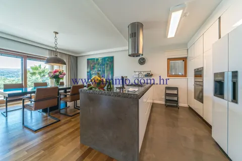Luxury Villa Direct seafront terrace overlooking the sea, 5 bedrooms in Trogir luxury for sale For Super Rich