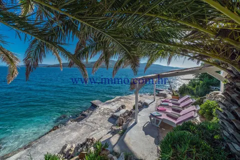 Luxury Villa Direct seafront terrace overlooking the sea, 5 bedrooms in Trogir photo for sale For Super Rich