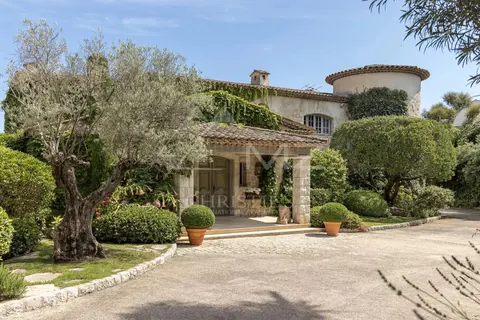 Premium Villa Breathtaking panoramic sea view over the sea ​​and the Glaïeuls  swimming pool, pool house bowling, 8 bedrooms in Cannes - French Riviera available for sale For Super Rich