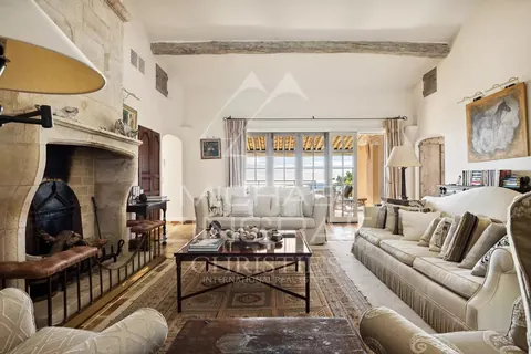 Architectural Villa Spectacular sea views Esterel and Cap d'Antibes 2 Swimming pools, 9 bedrooms in Saint Paul de Vence value for sale For Super Rich