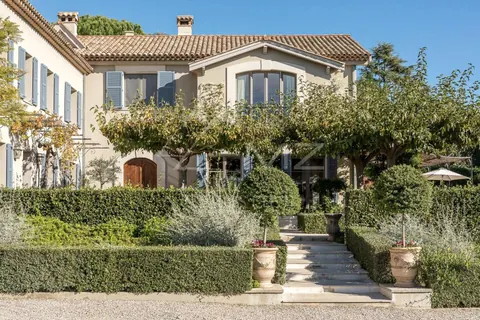 Century Villa 400 year old farm 800m away from the seaside, 7 bedrooms in Antibes - French Riviera deal for sale For Super Rich