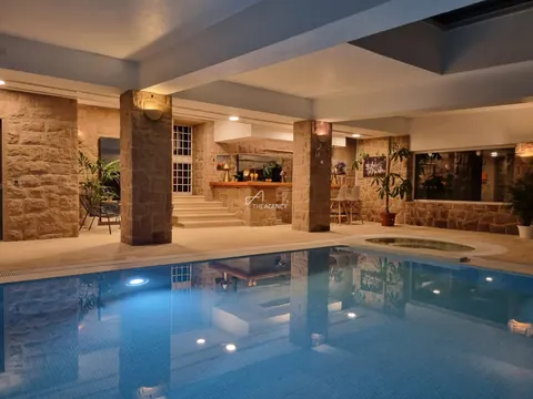 Luxury House swimming pool jacuzzi, sauna, 8 bedrooms in Cascais exclusive for sale For Super Rich