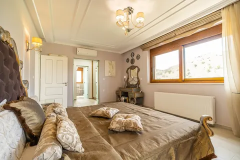 Luxury Villa Beach Front Mountain View, 5 bedrooms in Georgioupolis Apokoronas Chania Crete ads for sale For Super Rich