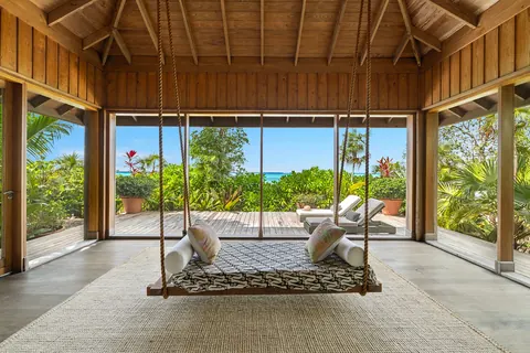 Luxury Villa Beach Front Lucky House, 3 bedrooms in Parrot Cay value for sale For Super Rich