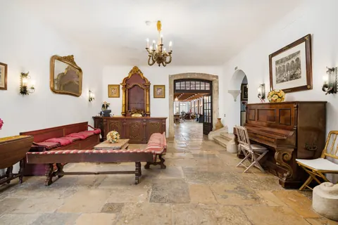 Century Ranch/Farm XV Century Property Chapel, 9 bedrooms in Azeitão - Setubal top for sale For Super Rich