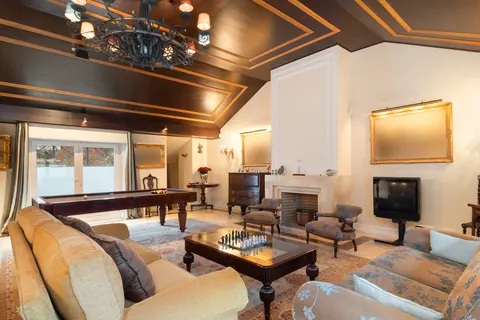 Elegant House City View two balconies, 5 bedrooms in Lisbon real estate for sale For Super Rich