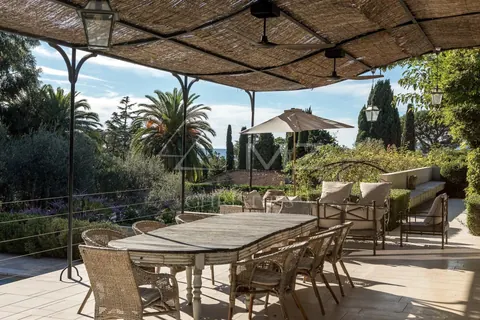 Century Villa 400 year old farm 800m away from the seaside, 7 bedrooms in Antibes - French Riviera top for sale For Super Rich