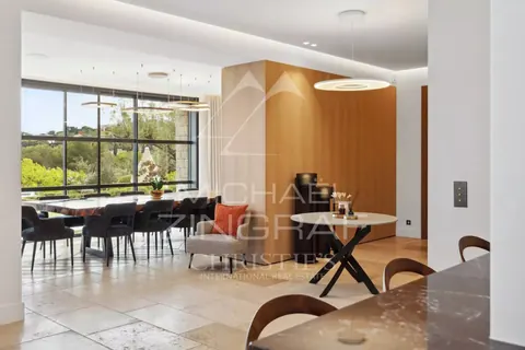 Luxury Villa Top-of-the-range amenitie 15x6m heated swimming pool, 7 bedrooms in Mougins - French Riviera real estate for sale For Super Rich