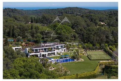 Architectural Villa Breathtaking panoramic views, hills and sunsets Tennis court, 7 bedrooms in Mougins - French Riviera Used for sale For Super Rich