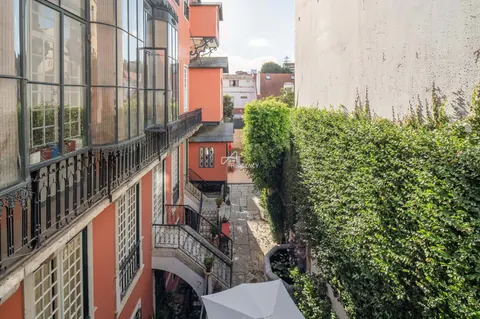 Century Apartment Palácio Mello Historic 1789, 5 bedrooms in Lisbon expensive for sale For Super Rich