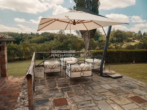 Luxury Complex Business Panoramic View on the hills, 9 bedrooms in Siena - Tuscany search for sale For Super Rich