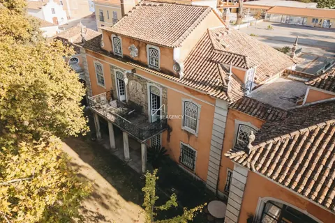Century House Palace 18th Historic Gem, 7 bedrooms in Lisbon Used for sale For Super Rich
