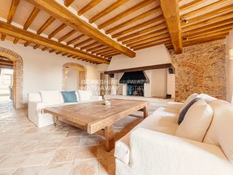 Luxury Complex Business Panoramic View on the hills, 9 bedrooms in Siena - Tuscany luxury for sale For Super Rich