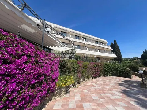 Luxury Hotel 5-star resort, panoramic sea views, 41 bedrooms in Castiglione della Pescaia buy for sale For Super Rich