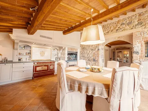 Luxury Complex Business Panoramic View on the hills, 9 bedrooms in Siena - Tuscany real estate for sale For Super Rich