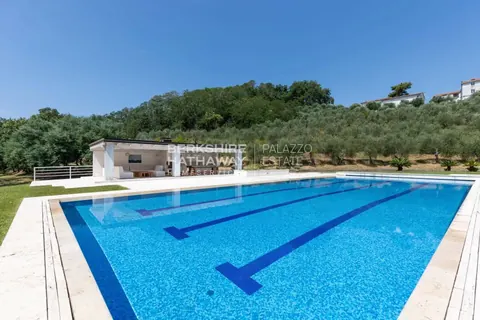Colonial-style House Panoramic View 10-hectare park, 6 bedrooms in Massarosa