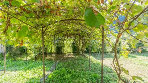 Elegant Villa Panoramic View swimming pool and jacuzzi, 8 bedrooms in Como deal for sale For Super Rich