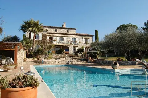 Traditional Villa Sea View Olive trees, 5 bedrooms in Mougins available for sale For Super Rich
