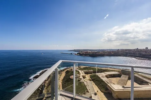 Luxury Penthouse One-of-a-kind stunning views of Marsamxetto harbour, 3 bedrooms in Valletta