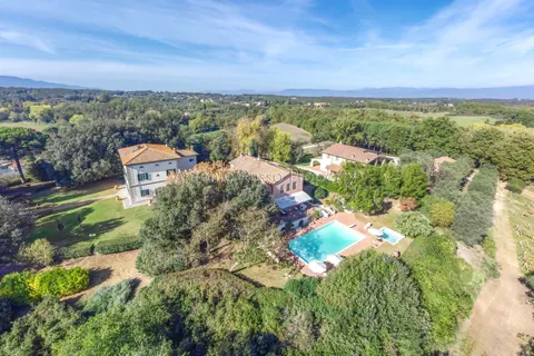 Elegant Villa Panoramic View Vineyards view, 15 bedrooms in Firenze Toscana Used for sale For Super Rich