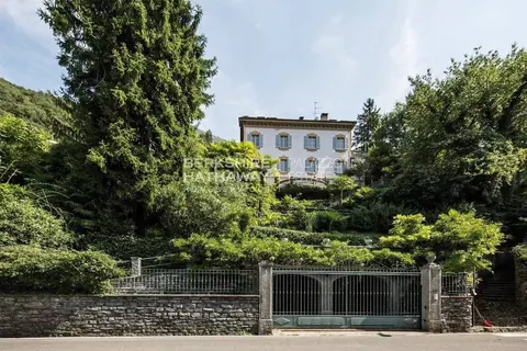 Elegant Villa Panoramic lake view, 9 bedrooms in Blevio - Como price for sale For Super Rich