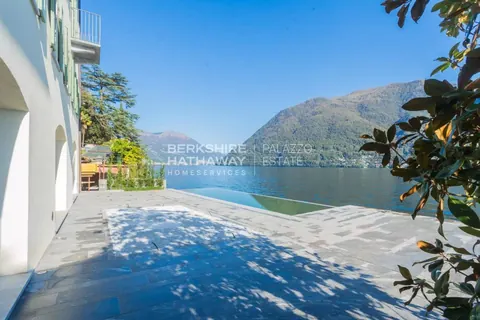 Renovated historic Villa Lake View with private dock and pool, 5 bedrooms in Lake Como deal for sale For Super Rich