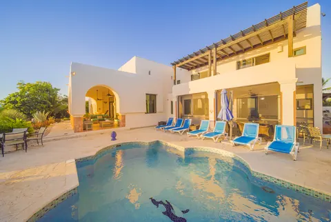 Moroccan Style House Beach Front Tropical landscaping, 7 bedrooms in Sapodilla Bay exclusive for sale For Super Rich