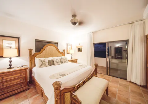 Moroccan Style House Beach Front Tropical landscaping, 7 bedrooms in Sapodilla Bay prix for sale For Super Rich