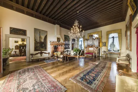 Venetian Villa Panoramic View on the hills, 10 bedrooms in Conegliano - Veneto deal for sale For Super Rich