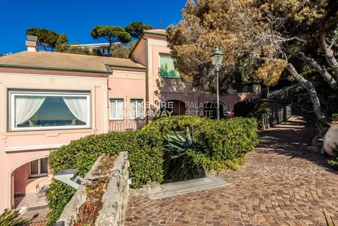 Luxury Villa Beach Front Sea View, 6 bedrooms in Albissola Marina prix for sale For Super Rich