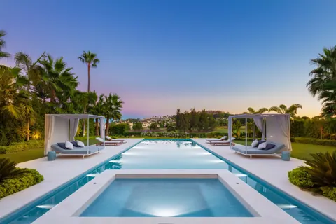 Luxury House views to the greens of Los Naranjos Golf Course heated pool and Jacuzzi, 6 bedrooms in Marbella Used for sale For Super Rich