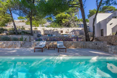 Elegant Villa Seafront gorgeous sea views, 3 bedrooms in Primosten Used for sale For Super Rich
