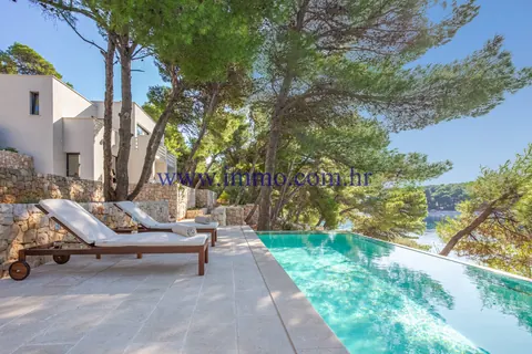 Elegant Villa Seafront gorgeous sea views, 3 bedrooms in Primosten 691700 for sale For Super Rich
