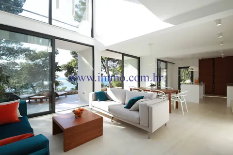 Elegant Villa Seafront gorgeous sea views, 3 bedrooms in Primosten property for sale For Super Rich