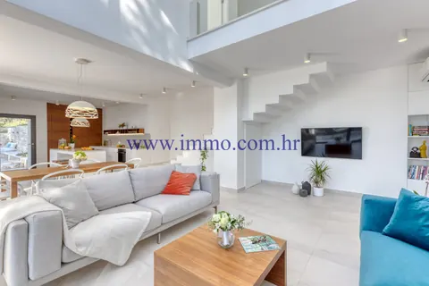 Elegant Villa Seafront gorgeous sea views, 3 bedrooms in Primosten price for sale For Super Rich
