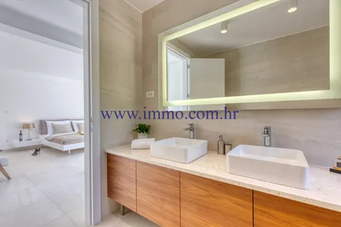 Elegant Villa Seafront gorgeous sea views, 3 bedrooms in Primosten exclusive for sale For Super Rich