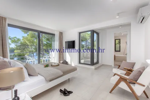 Elegant Villa Seafront gorgeous sea views, 3 bedrooms in Primosten unique for sale For Super Rich