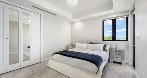 Luxury Villa Beach Front Caribbean Sea views, 5 bedrooms in Seven Mile Beach photo for sale For Super Rich Luxury Villa Beach Front Caribbean Sea views, 5 bedrooms in Seven Mile Beach photo for sale For Super Rich