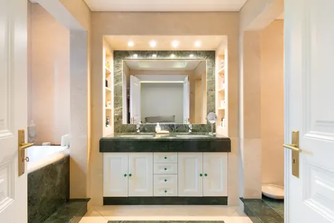 Elegant House City View two balconies, 5 bedrooms in Lisbon ultra luxury for sale For Super Rich