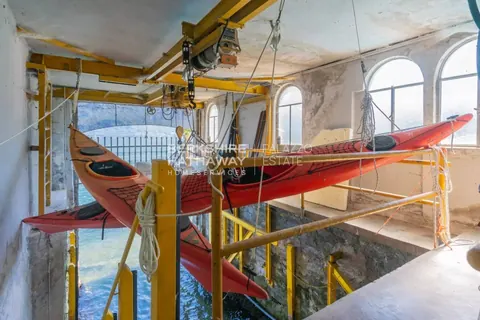 Luxury Villa Lakefront  Swimming pool, 5 bedrooms in Oliveto Lario - Lake Como property for sale For Super Rich