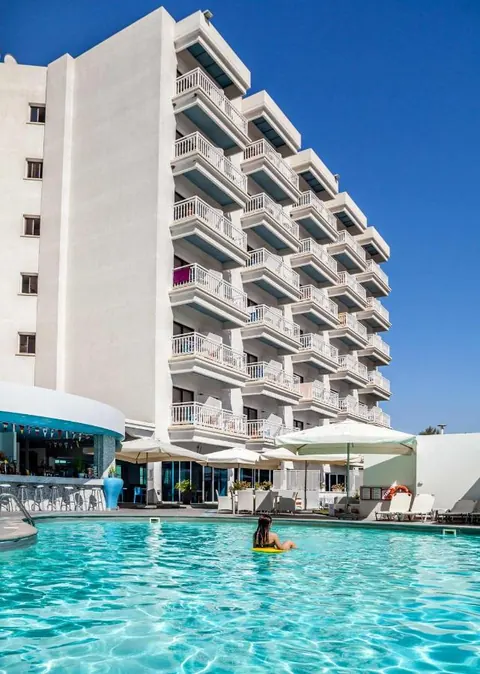 Luxury Hotel Sea View 100 bedrooms, 100 bedrooms in Limassol
